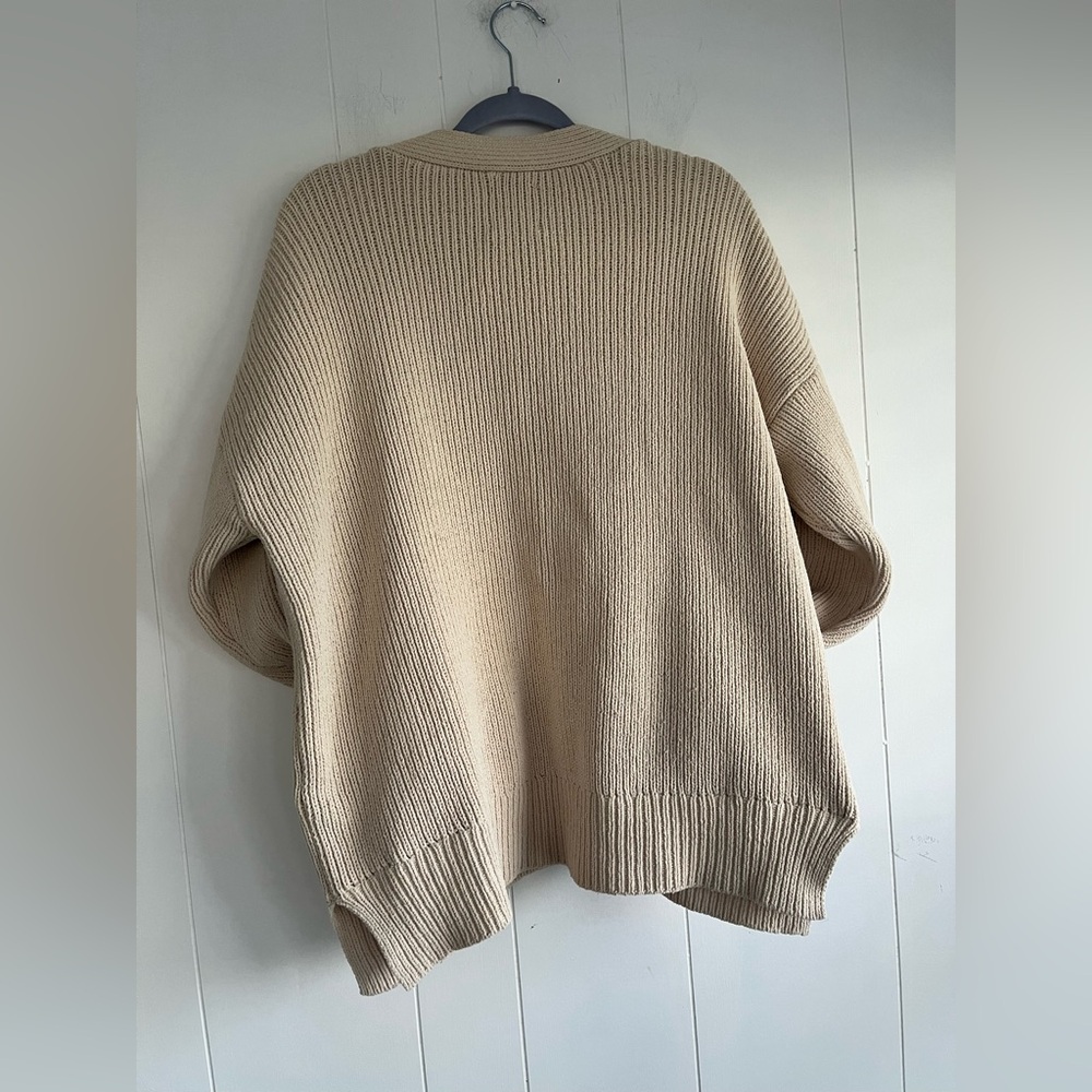 Abercrombie & Fitch Oversized Cream Cardigan
Buttons Pockets Size Small - Picture 8 of 15